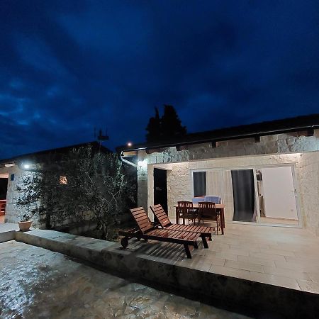 Apartmani Morovi Dvori Drage Buitenkant foto