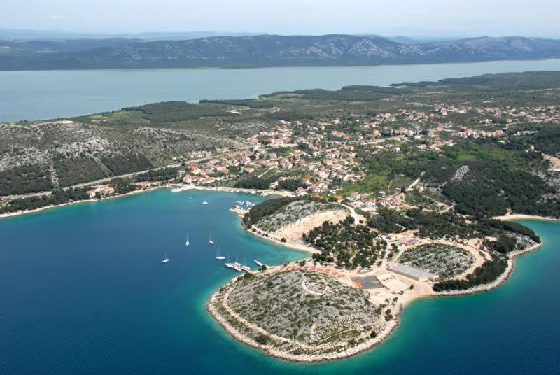 Apartmani Morovi Dvori Drage Buitenkant foto
