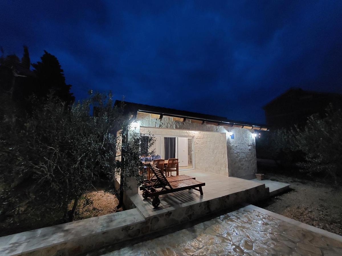 Apartmani Morovi Dvori Drage Buitenkant foto