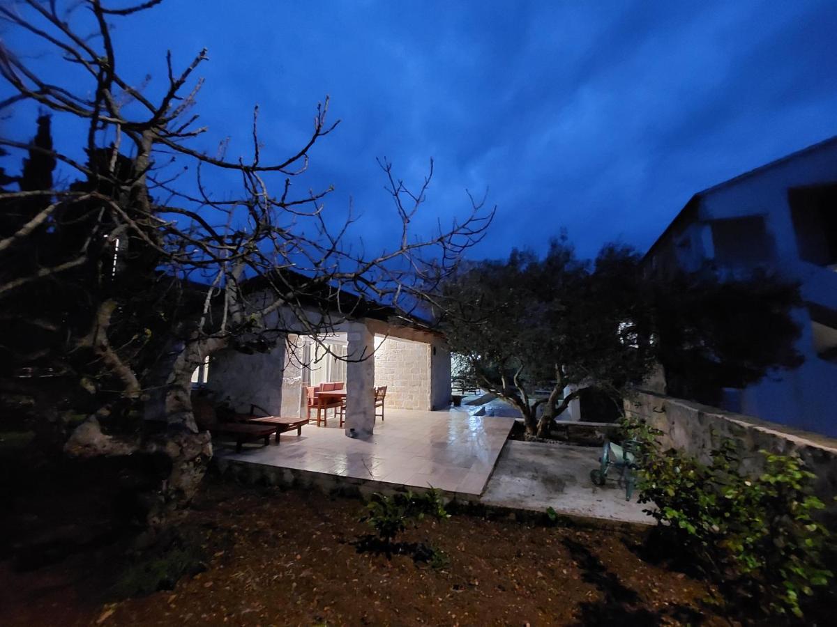 Apartmani Morovi Dvori Drage Buitenkant foto