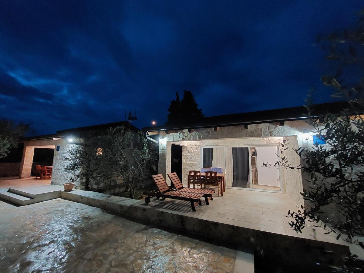 Apartmani Morovi Dvori Drage Buitenkant foto